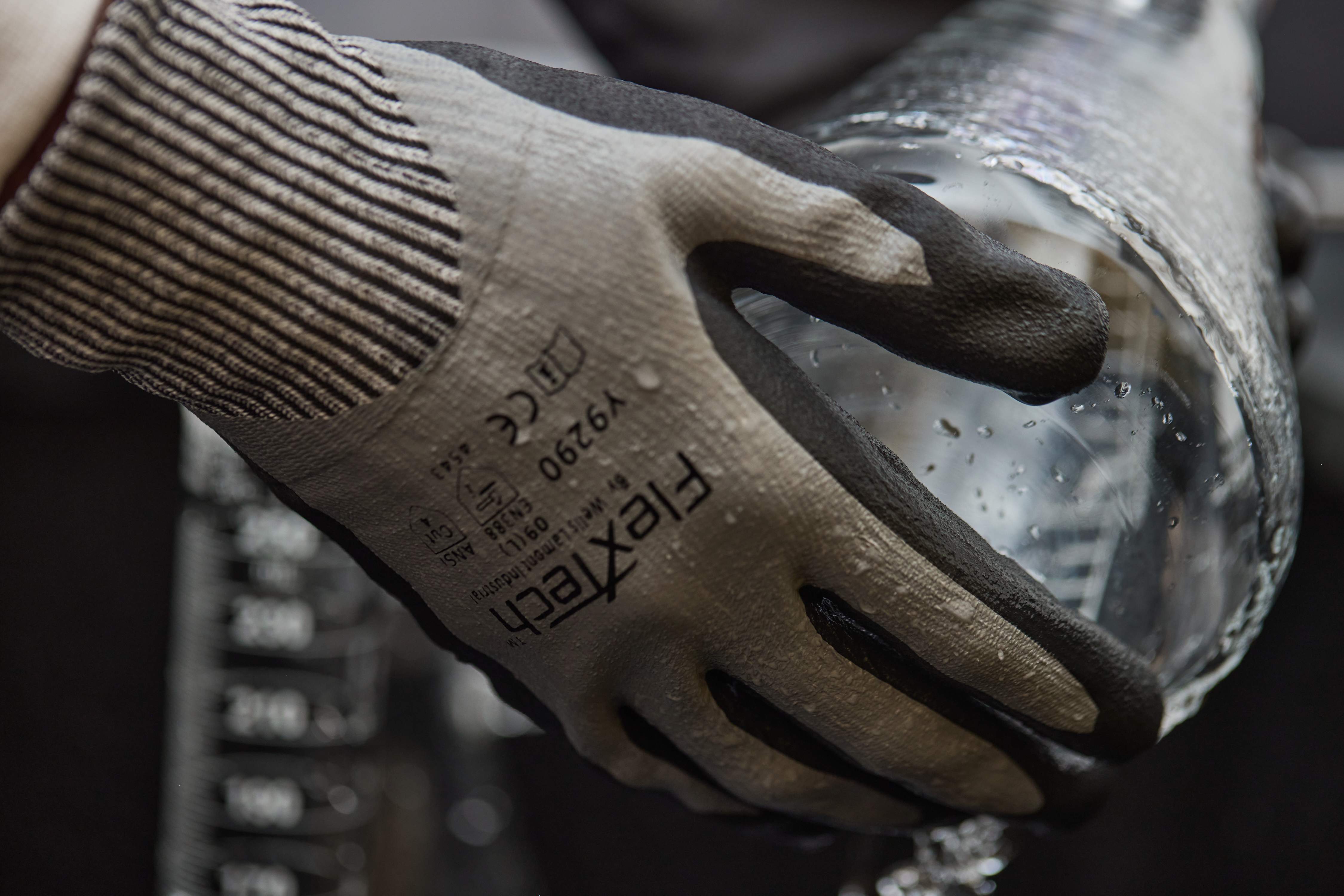 Y9290 Wells Lamont FlexTech™ NBR Nitrile Coated A4 13-Gauge Seamless Knit Work Gloves